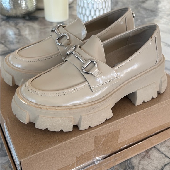 Steve Madden Cream Patent Loafers with Silver Bit - Picture 4 of 11